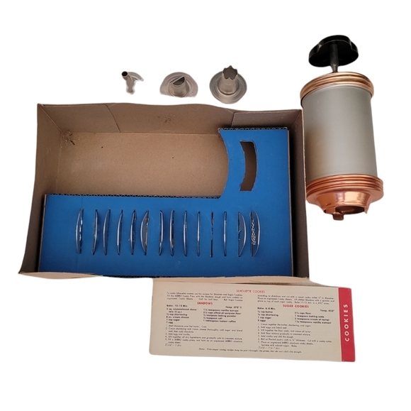 Vintage‎ - 1930's Mirro Cooky and Pastry Press Set - Picture 2 of 3